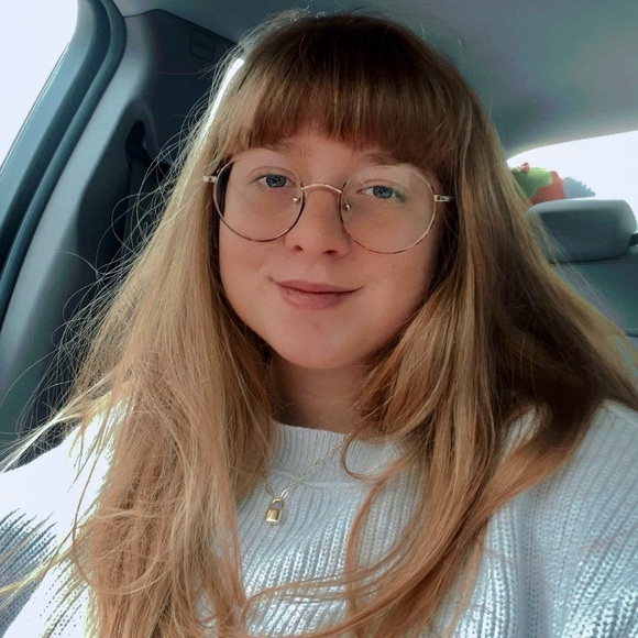 Meet your Posher, Breanna - Picture 3 of 3